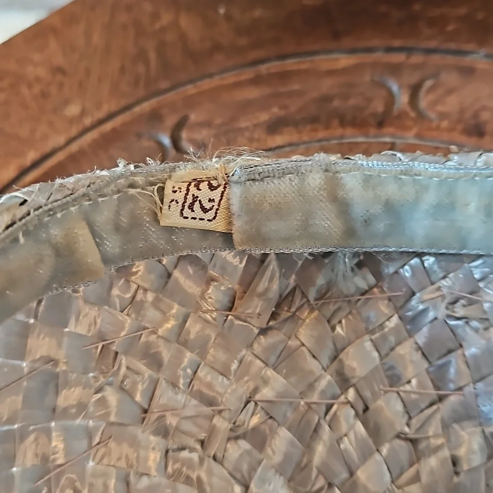 Vintage straw, beaded hat with netted tie from the 1940s or 1950s - Picture 8 of 8